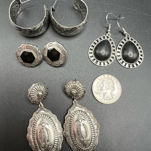 Lot of 4 pair pierced western, southwestern style earrings silver tone - Picture 10 of 16